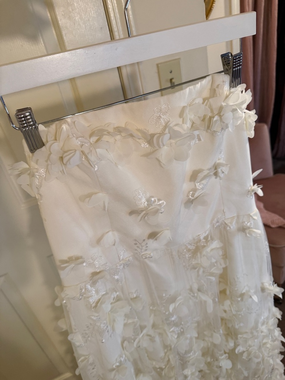Helsi
Audrey Square-Neck Floral Appliqué Sheer Midi Dress Anthropologie BHLDN - Picture 7 of 13